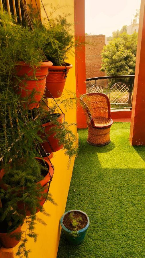 Kishan Home Stay Матура Екстериор снимка