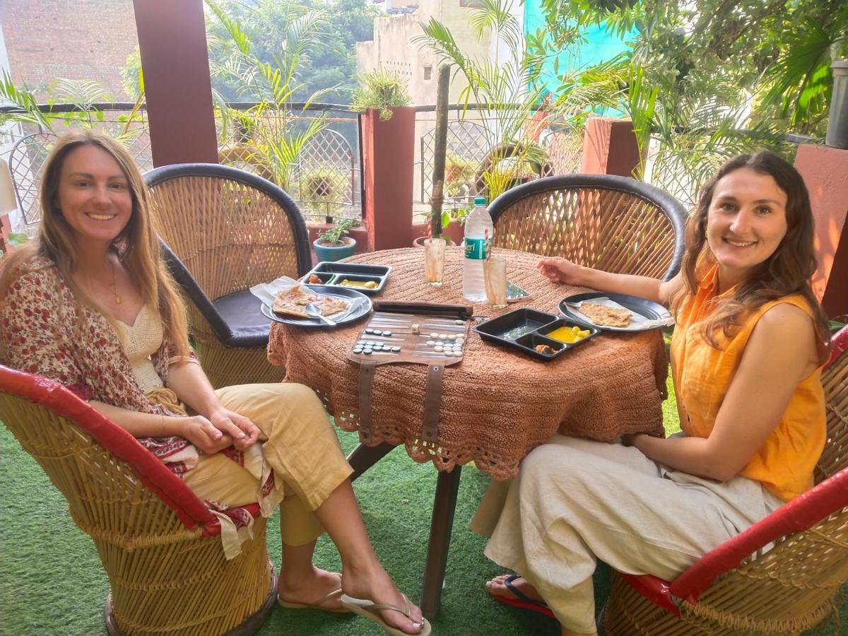 Kishan Home Stay Матура Екстериор снимка