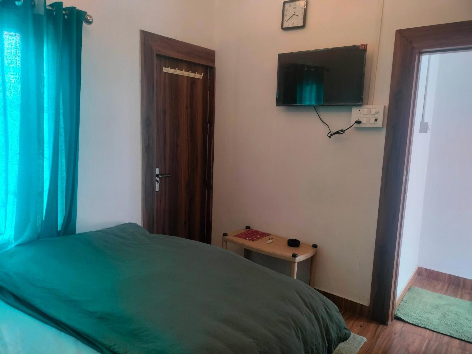 Kishan Home Stay Матура Екстериор снимка