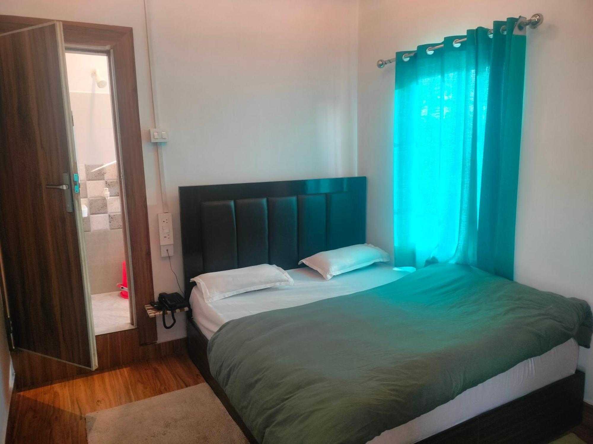 Kishan Home Stay Матура Екстериор снимка