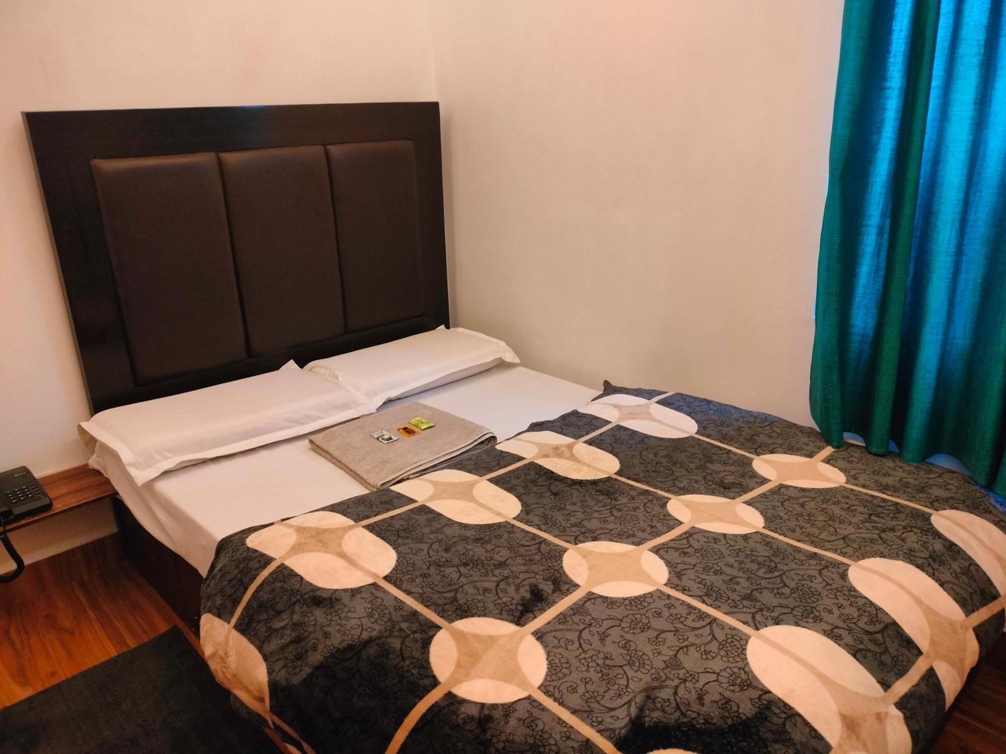 Kishan Home Stay Матура Екстериор снимка