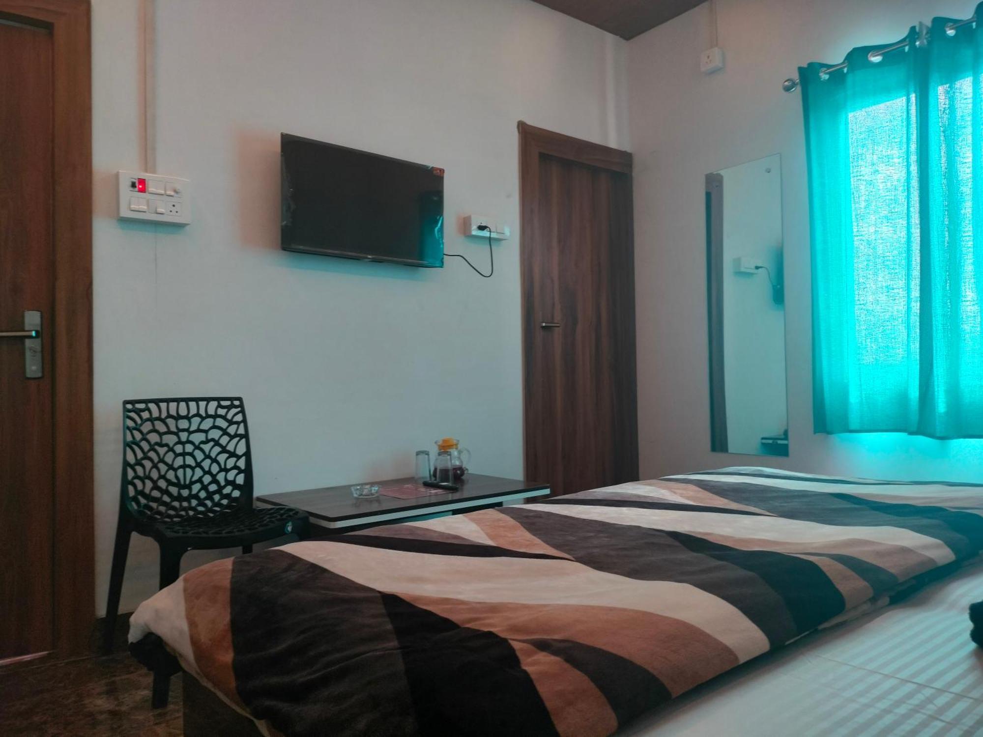 Kishan Home Stay Матура Екстериор снимка