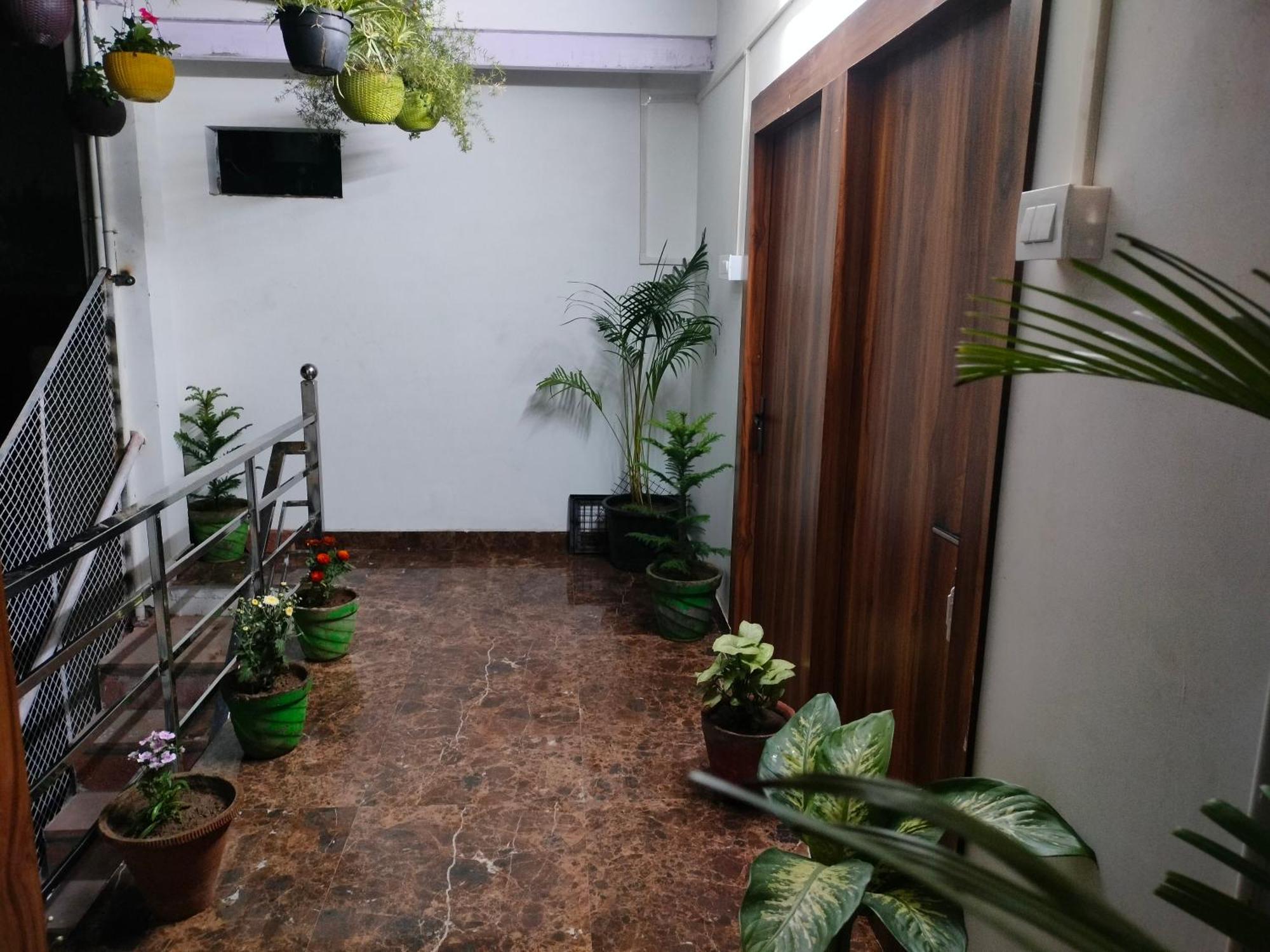 Kishan Home Stay Матура Екстериор снимка