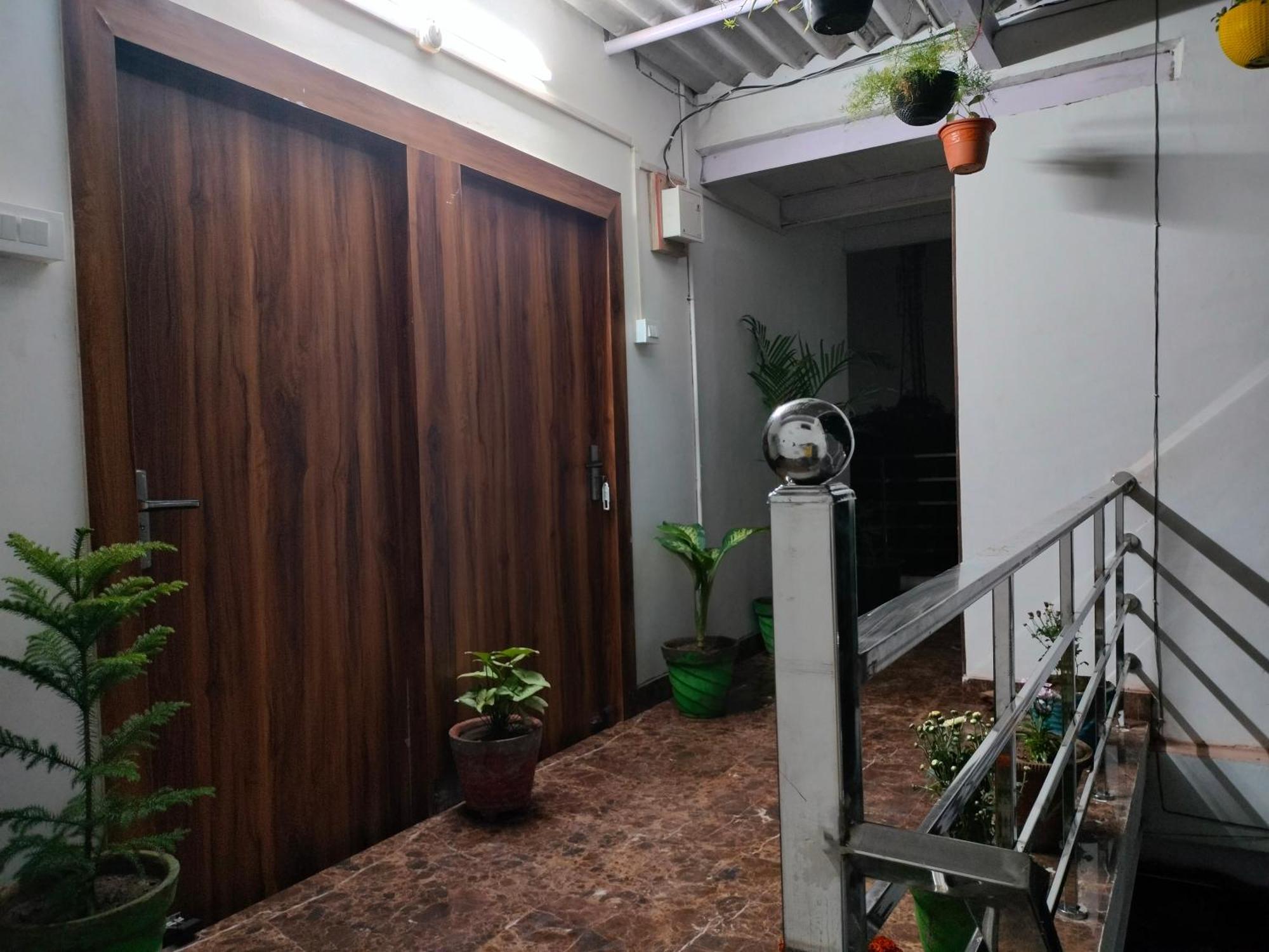Kishan Home Stay Матура Екстериор снимка