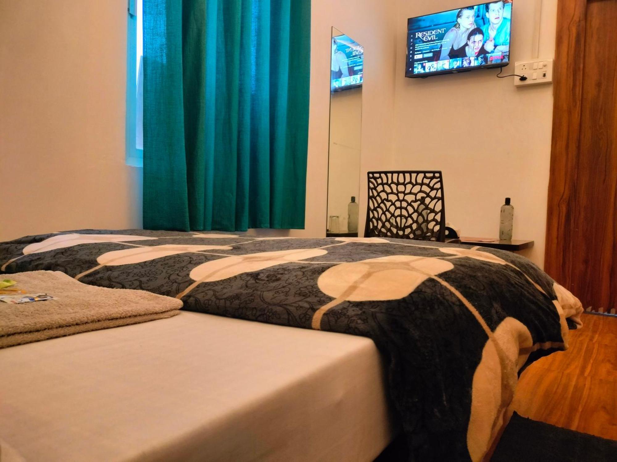Kishan Home Stay Матура Екстериор снимка