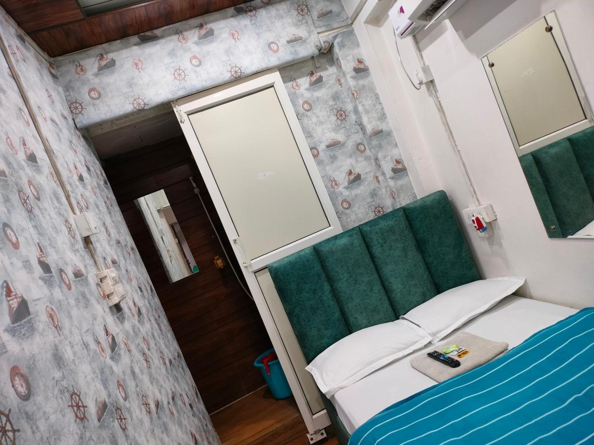 Kishan Home Stay Матура Екстериор снимка