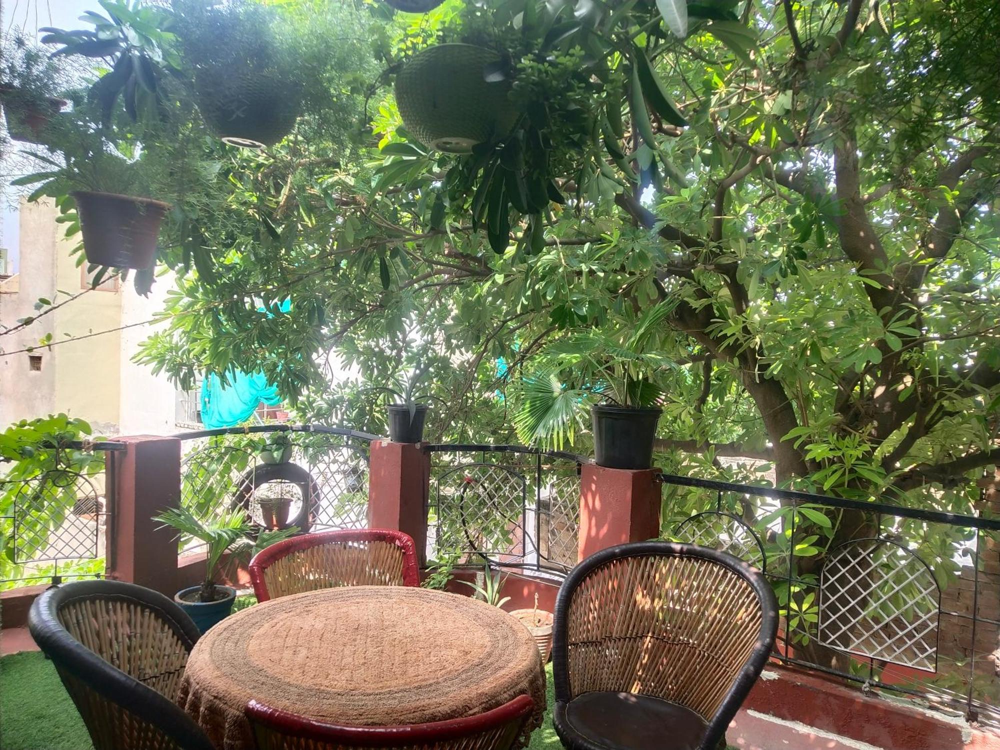 Kishan Home Stay Матура Екстериор снимка