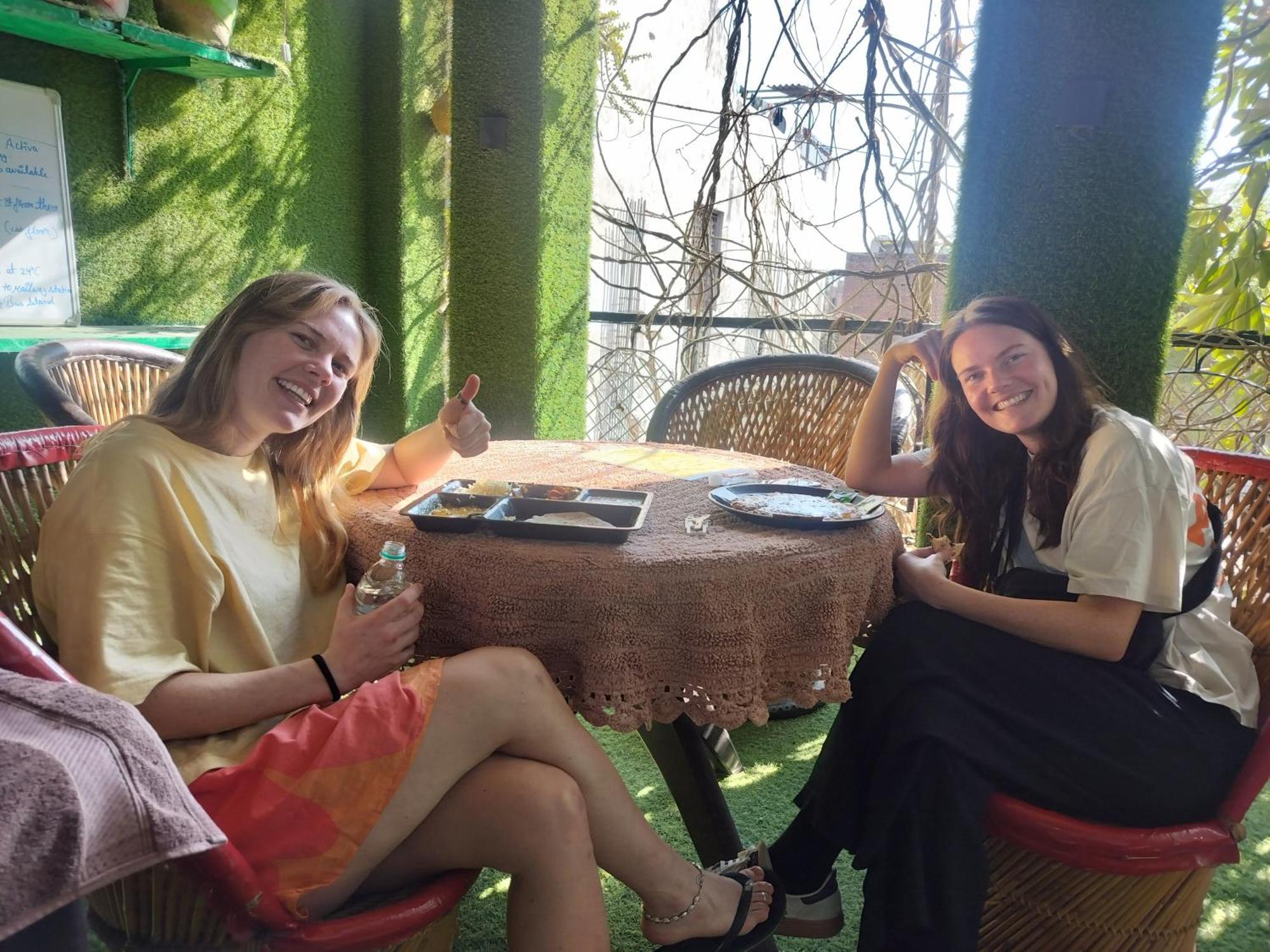 Kishan Home Stay Матура Екстериор снимка
