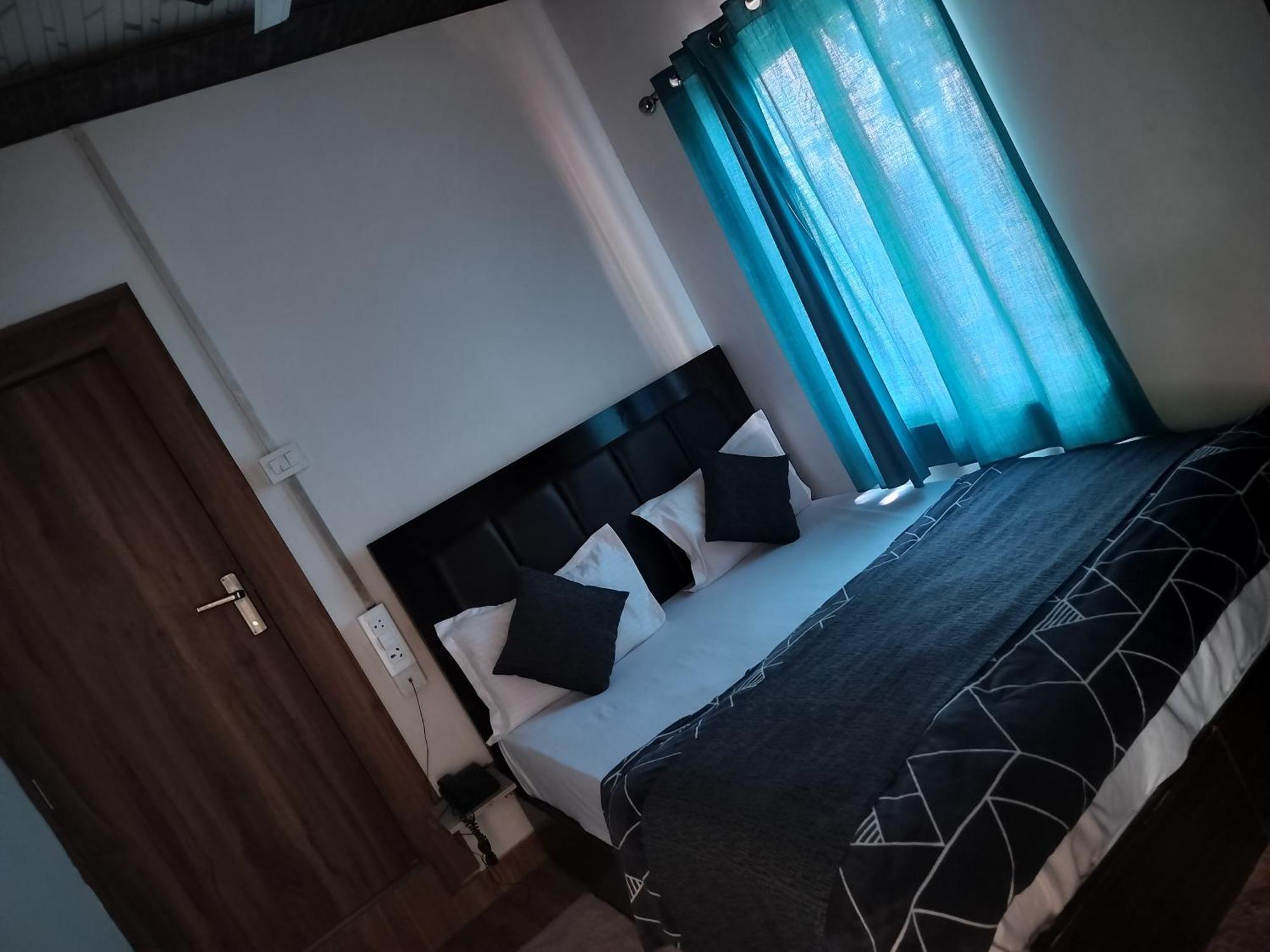 Kishan Home Stay Матура Екстериор снимка